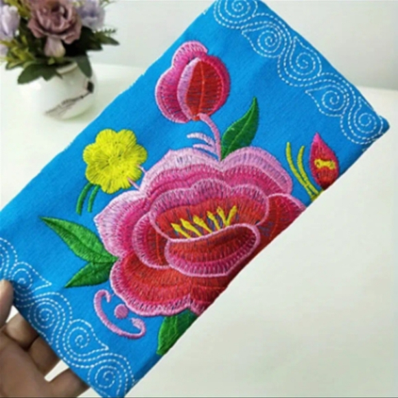 NWT!! Beautiful New Vintage Blue Floral Embroidered Long Wristlet Wallet !!💖💖 - Picture 11 of 11